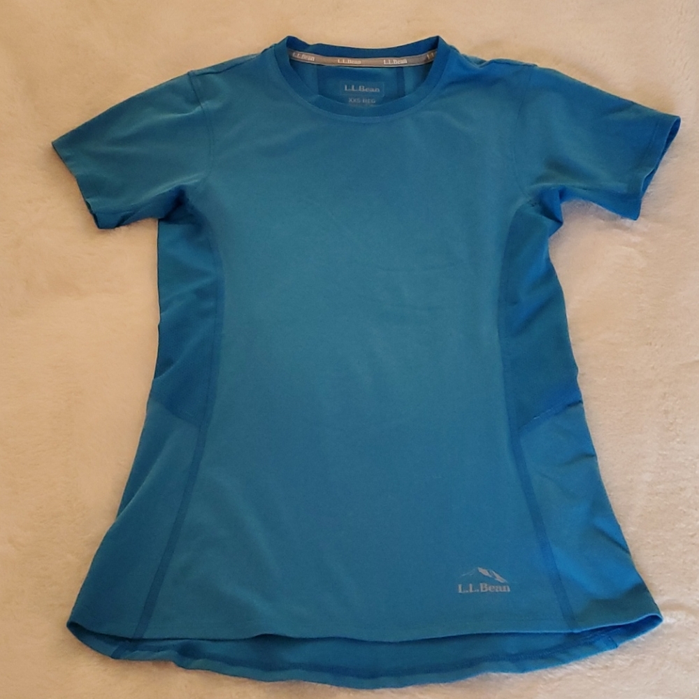 EUC virtually NEW LL Bean tech shirt